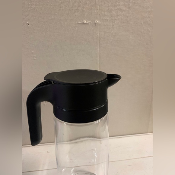 Tupperware Clearly Elegant® Pitcher - Picture 7 of 8